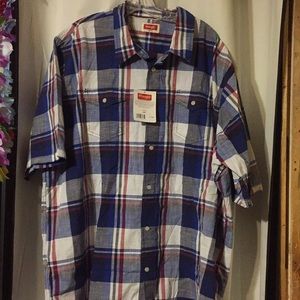 Men’s Wrangler button up short sleeve shirt